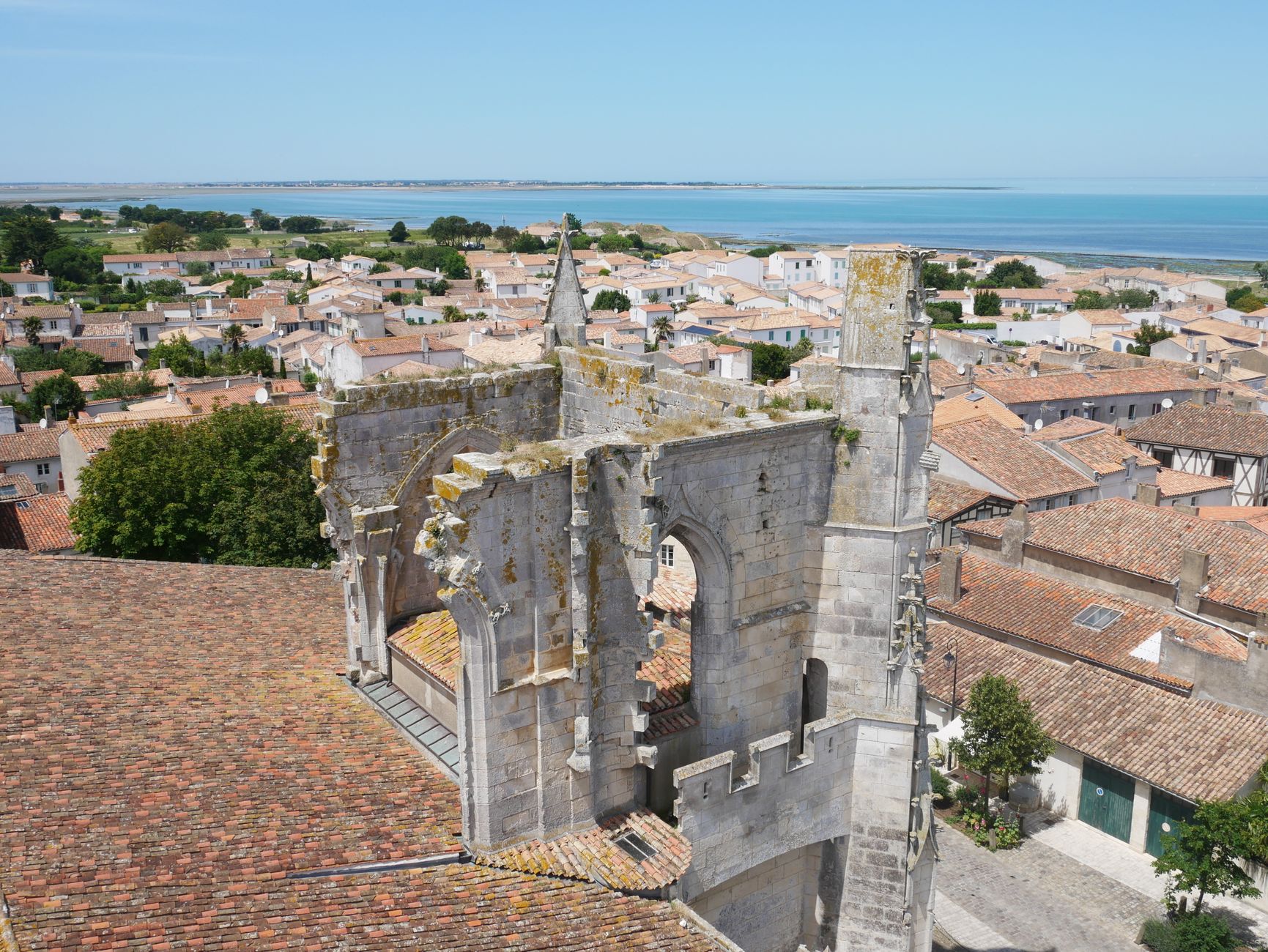 Bâchage de toiture équipe à Clamart